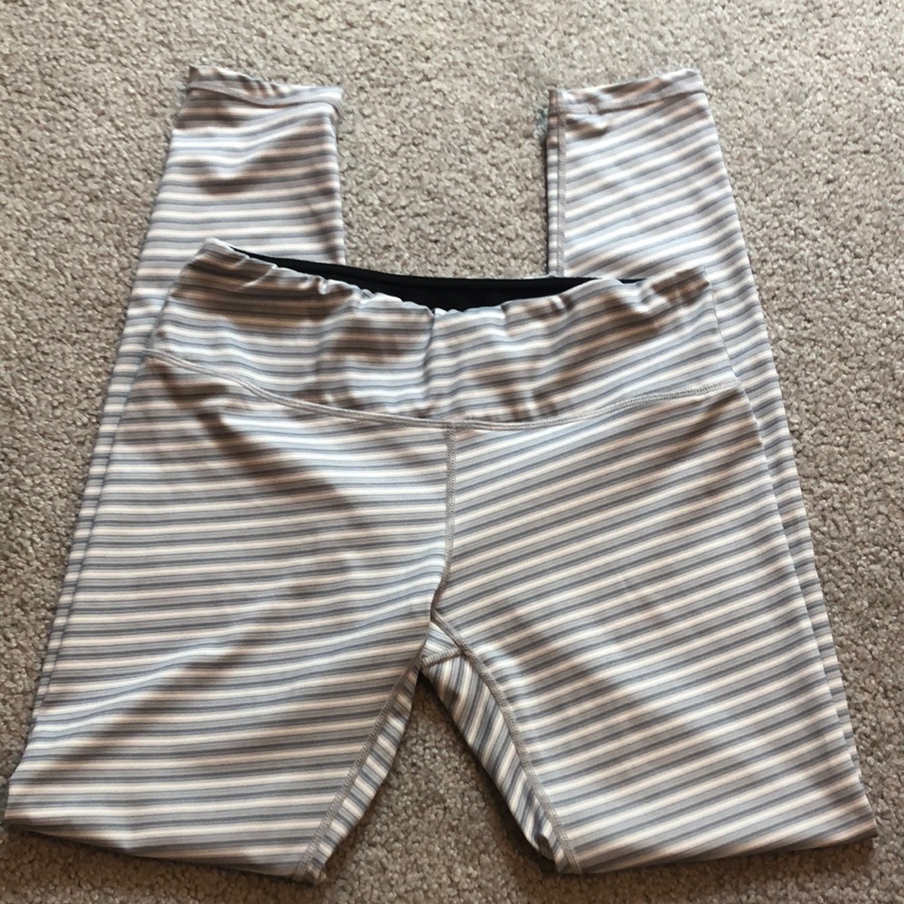 Ododos Gray and White Striped Leggings